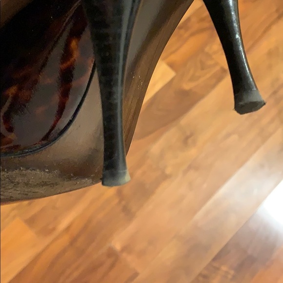 Stuart Weitzman Pantent Tortoise Pump - Picture 4 of 4